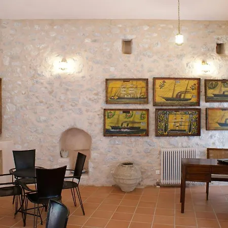 Karavi Guest house *