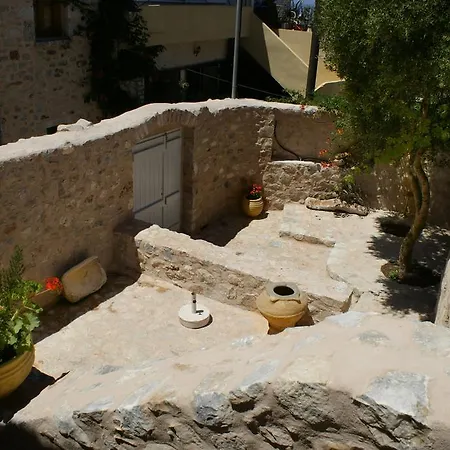 Guest house Karavi *